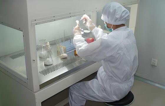 ZJNF क्लीनरूम लेवल 1000 एयर क्लीनिंग उपकरण धूल मुक्त डेस्कटॉप लामिनार फ्लो हुड